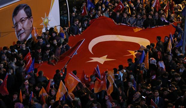Supporters of Turkish President Recep Tayyip Erdoğan and the AKP celebrate the election outcome in Istanbul on November 1, 2015. (AP/Hussein Malla)