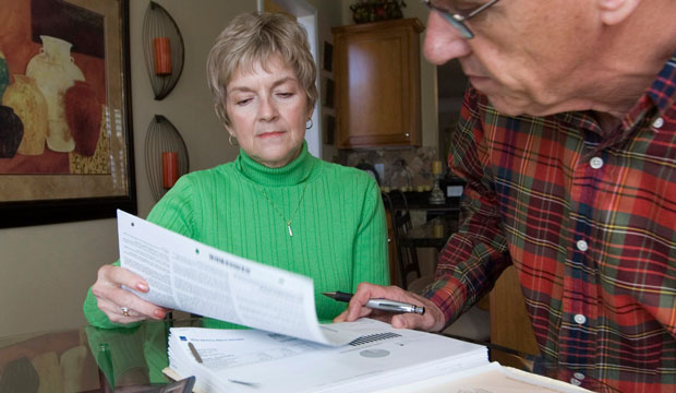 A couple review their financial statements, October 2008. (AP/ John Amis)