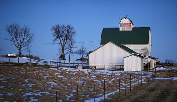 A painting of an American flag is seen on a barn at dusk near Polk City, Iowa, January 17, 2016. (AP/Patrick Semansky)