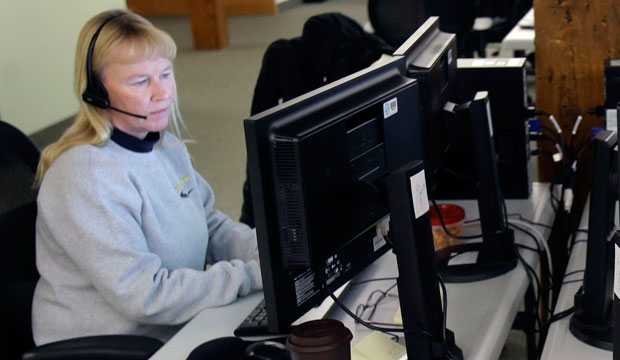 A worker makes calls at a phone bank in St. Paul, Minnesota, on December 31, 2013. (AP/Jim Mone)