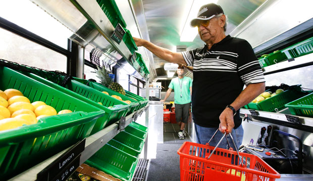 A man shops for fruits and vegetables at a mobile market in Orlando, Florida, on July 15, 2015. (AP/John Raoux)