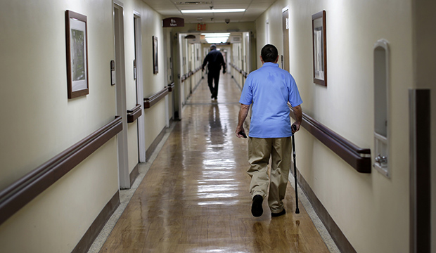 A patient walks down a hallway at a medical center in North Carolina, March 2015. (AP/Patrick Semansky)