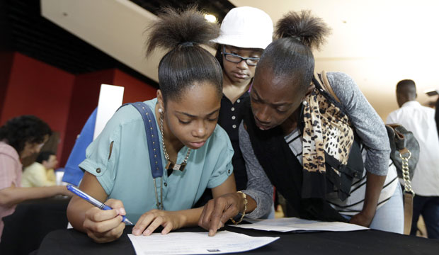 Lashrundra Wilfork, right, helps her daughter Nala fill out a job application in Sunrise, Florida, on June 10, 2015. (AP/Alan Diaz)