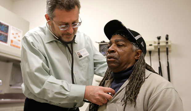 A doctor examines a patient at a clinic in Sacramento, California, on February 18, 2016. (AP/Rich Pedroncelli)