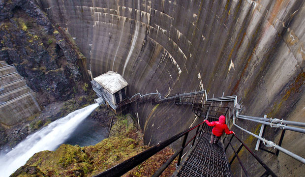 A new valve is shown in the bottom of Cushman Dam No. 2 in Shelton, Washington, in 2009. (AP/Drew Perine)