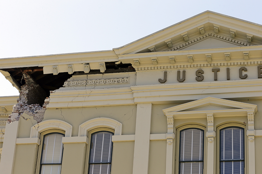 An upper corner of the Napa County Courthouse displays structural damage after an earthquake in Napa, California. ((AP/Ben Margot))