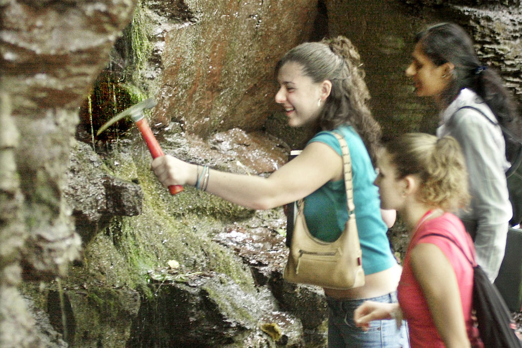 Incoming students at Rutgers University take part in a geology adventure as part of a weeklong program to encourage women's interest in science, math, engineering, and technology, August 5, 2004. (AP/Daniel Hulshizer)