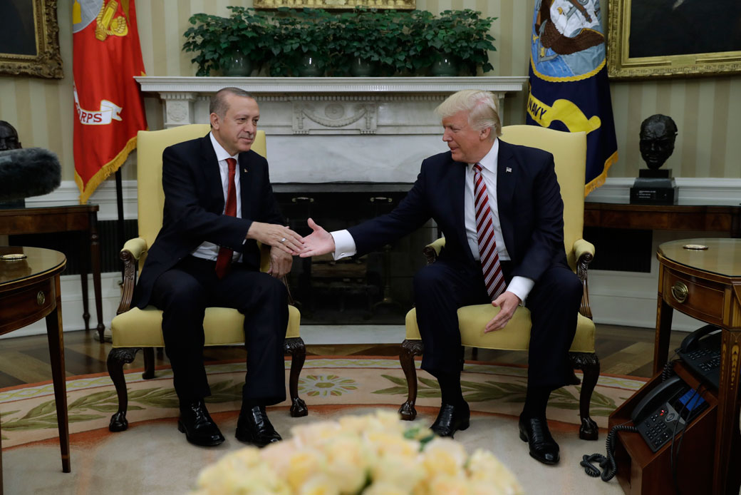 President Donald Trump shakes hands with Turkish President Recep Tayyip Erdoğan during their meeting in the Oval Office of the White House in Washington, May 16, 2017. (AP/Evan Vucci)