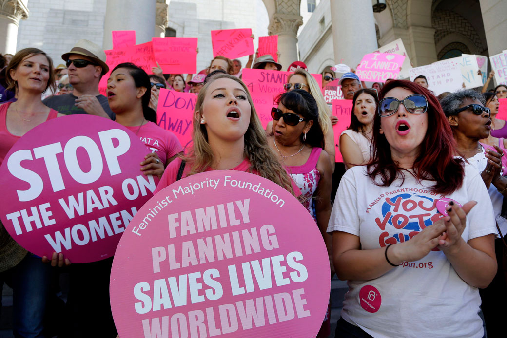 Planned Parenthood supporters rally for women's access to reproductive health care, September 2015.