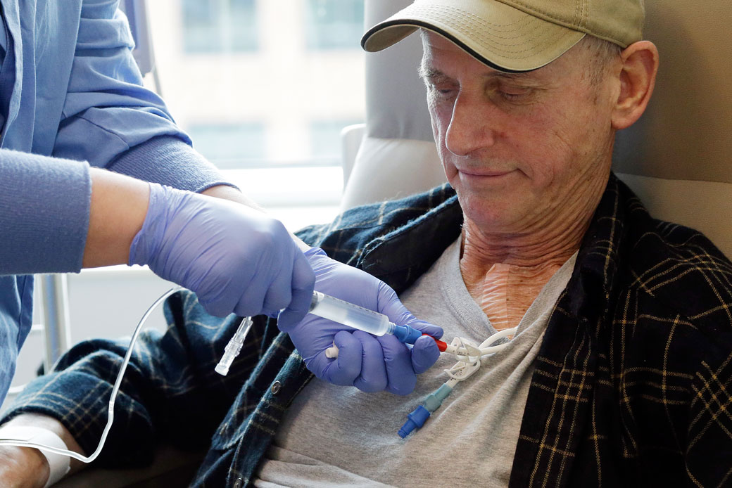 A lymphoma patient receives cellular immunotherapy in Seattle, May 2017. (AP/Elaine Thompson)