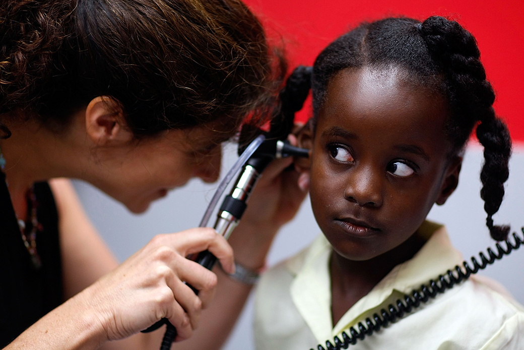 A pediatrician does a checkup on a child at a clinic, October 2007, in Florida. (Getty/Joe Raedle)