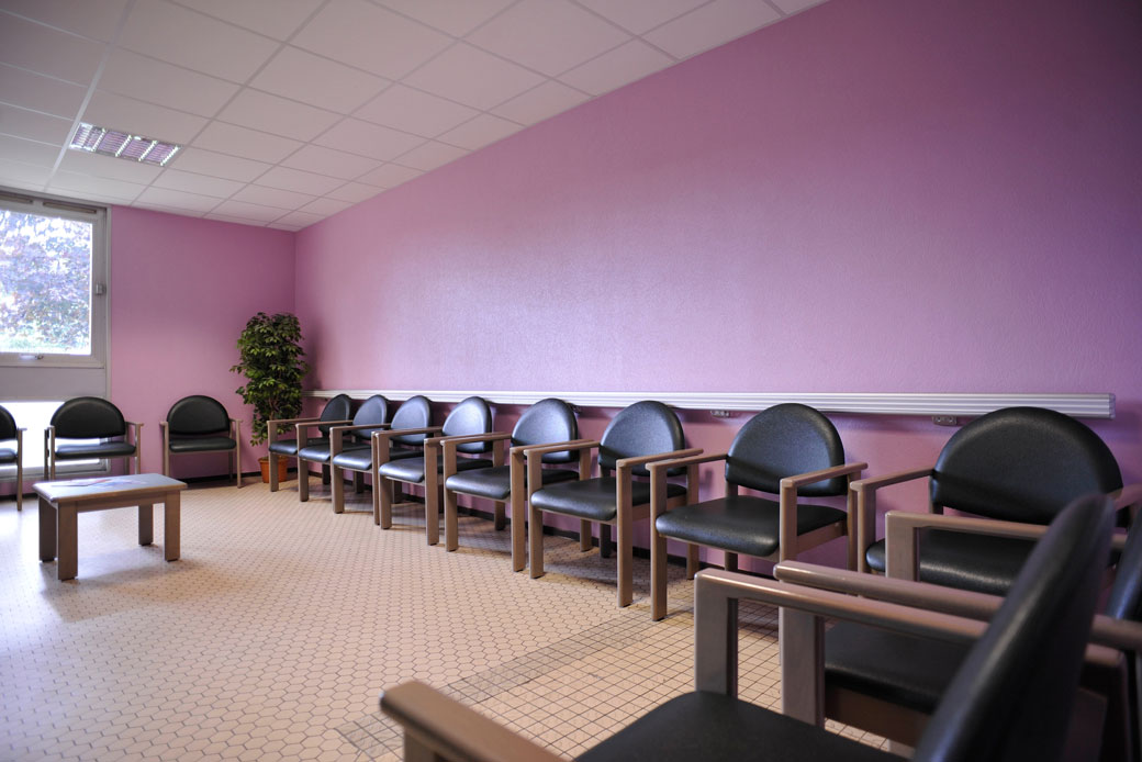 A waiting room, March 2015. (Getty/BSIP, UIG)