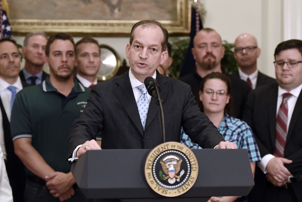 U.S. Secretary of Labor Alexander Acosta delivers remarks at the signing of an executive order that aims to expand the apprenticeship program, Washington, D.C., June 15, 2017. (Getty/Olivier Douliery-Pool)