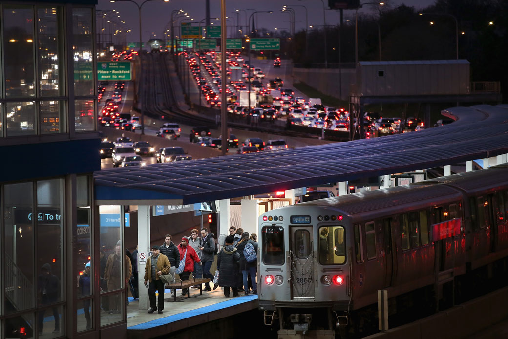 Chicago's Kennedy Expressway is clogged with cars as rush-hour commuters make their way through the city on November 21, 2017. (Getty/Scott Olson)