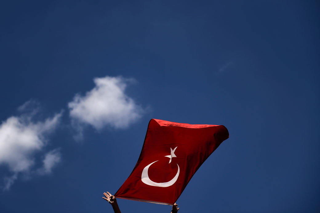 A pro-Erdoğan supporter holds a Turkish flag during a protest in Istanbul, July 2016. (GettyAris Messinis)