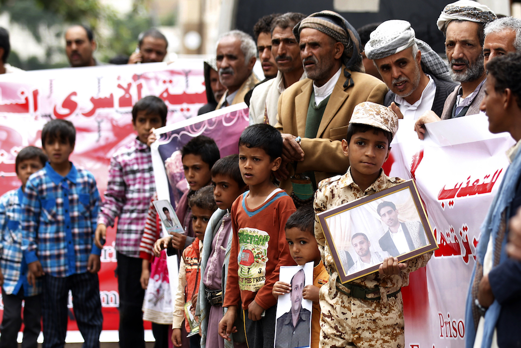 Yemeni protesters call for the release of prisoners being held in government prisons, Sana'a, Yemen, July 2017. (Getty/Mohammed Huwais/AFP)