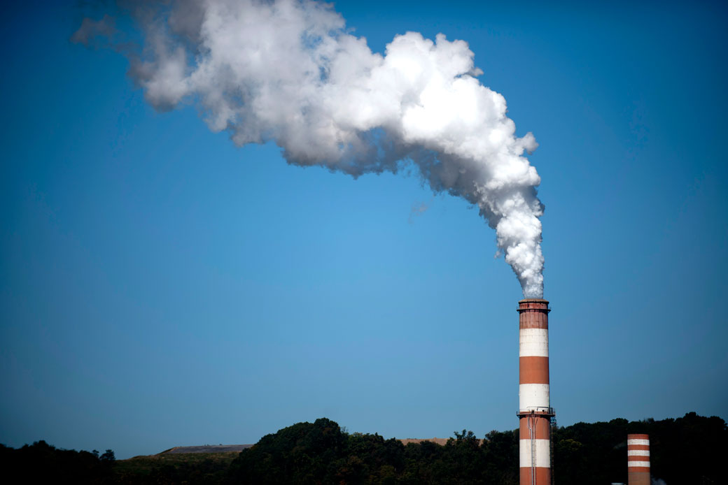 Smoke billows from a coal-fired power plant in New Eagle, Pennsylvania, on September 24, 2013. (Getty/Jeff Swensen)