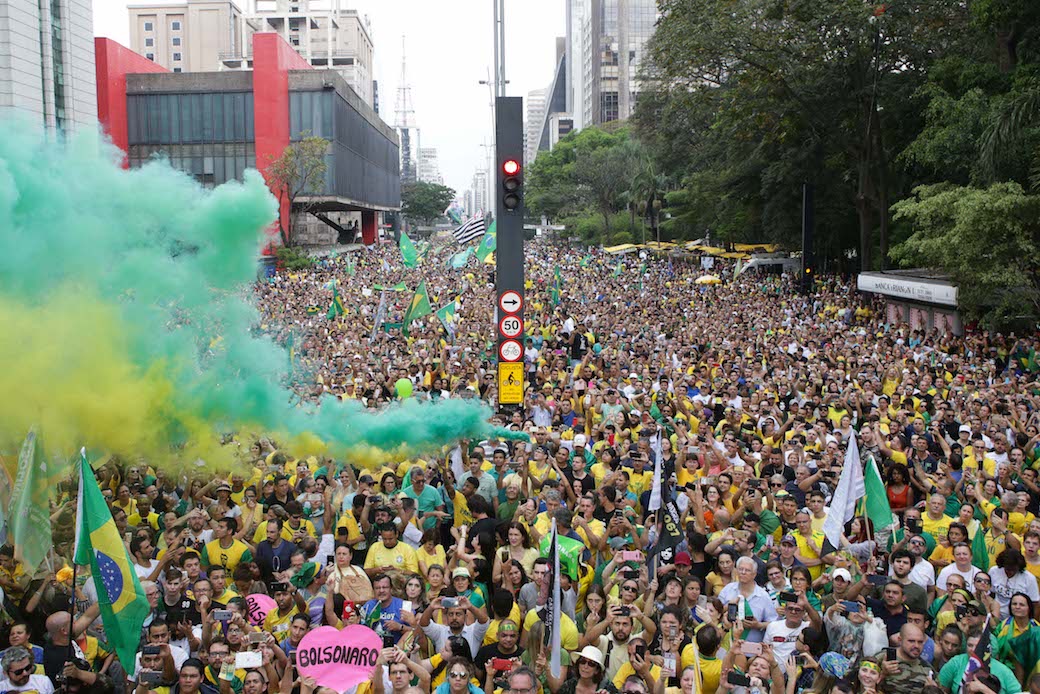 Thousands of people take to the streets in favor of Jair Bolsonaro in São Paolo, Brazil, September 30, 2018. (Getty/Dario Oliveira/NurPhoto)