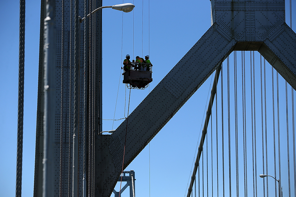 Workers descend from a tower of a San Francisco bridge, August 2013. (Getty/Justin Sullivan)