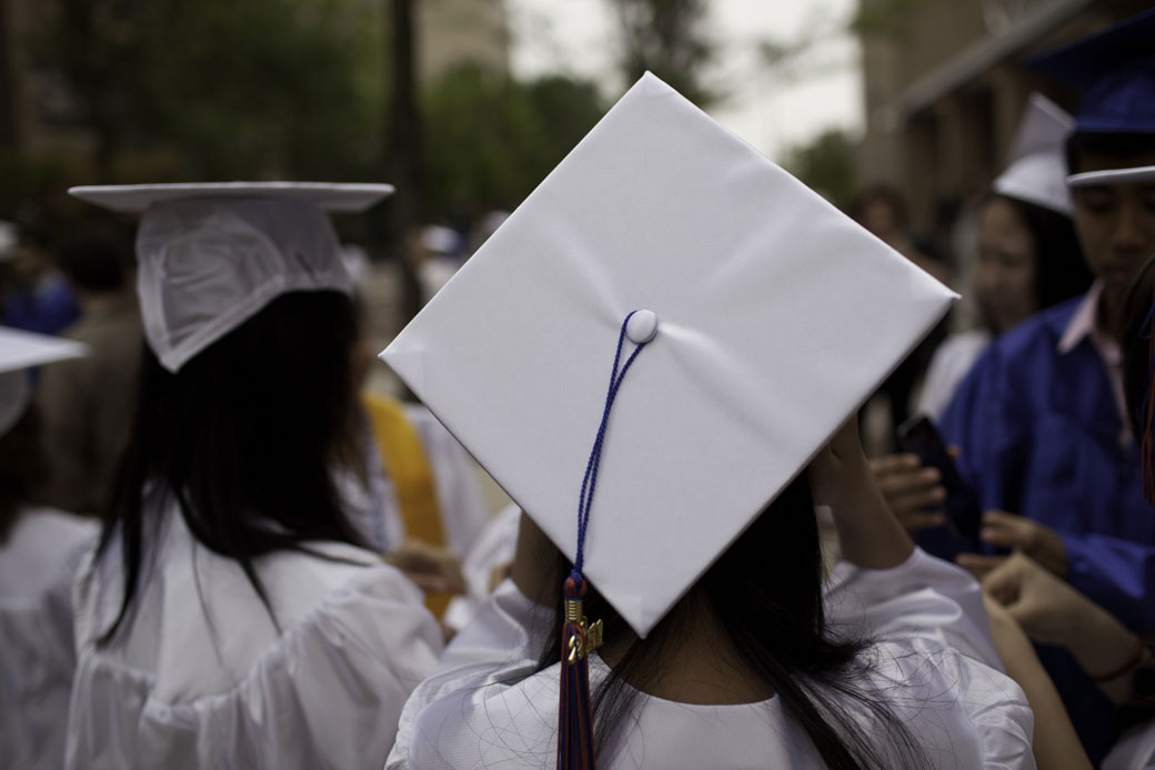 High school seniors pose for photos before their June 2011 graduation ceremony in New York. (Getty/Robert Nickelsberg)