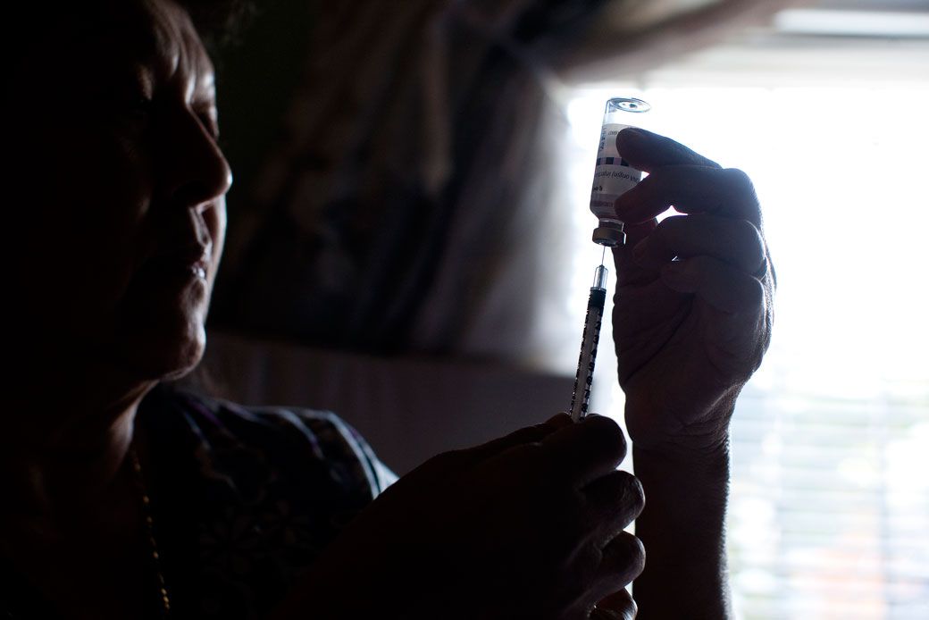 A woman in Los Angeles takes insulin to treat diabetes, October 2010. (Getty/Gina Ferazzi)