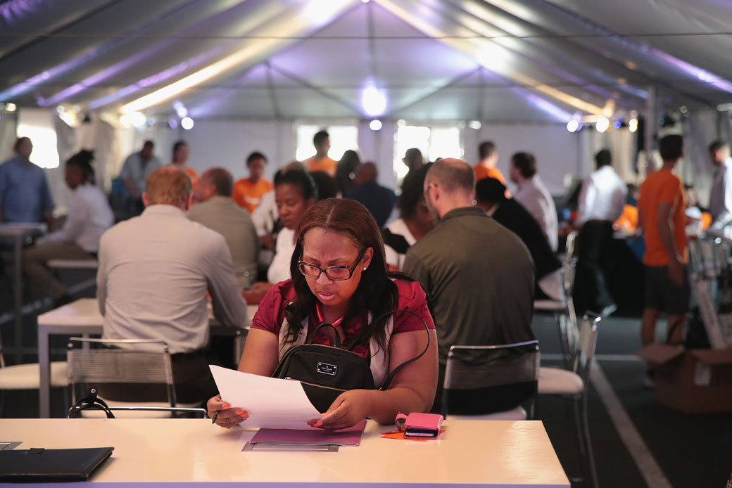 Applicants attend a job fair in Romeoville, Illinois, August 2017. (Getty/Scott Olson)