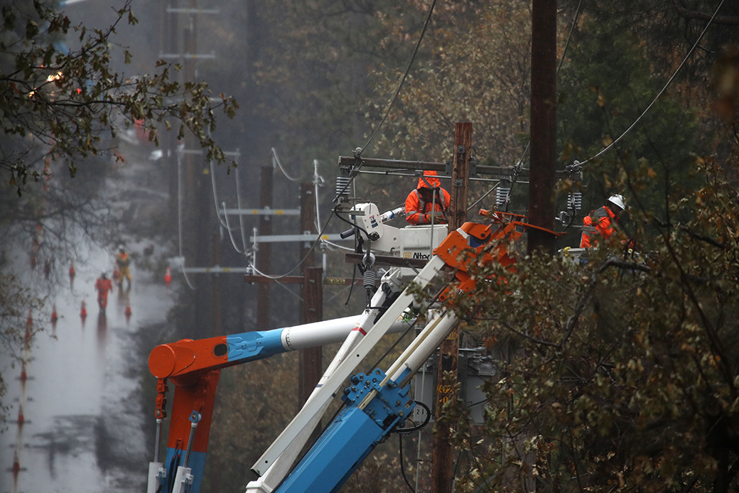 PARADISE, CALIFORNIA - NOVEMBER 21: Pacific Gas and Electric (PG&E) crews repair power lines that were destroyed by the Camp Fire on November 21, 2018 in Paradise, California. Fueled by high winds and low humidity the Camp Fire ripped through the town of Paradise charring over 150,000 acres, killed at least 81 people and has destroyed over 18,000 homes and businesses. The fire is currently at 80 percent containment and hundreds of people still remain missing. (Photo by Justin Sullivan/Getty Images)