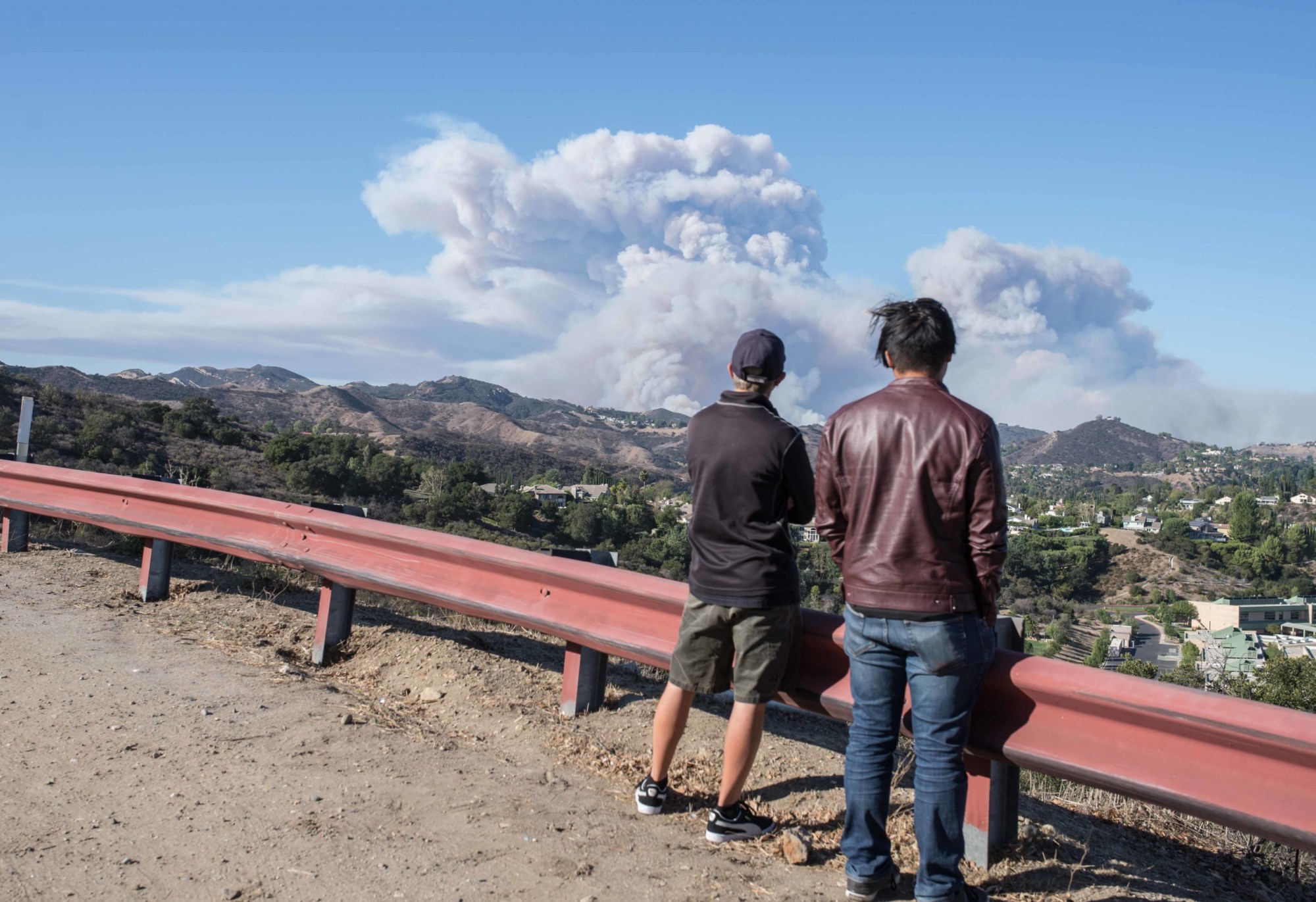 Residents of Topanga, California, seen on standby at Topanga Canyon Road watching the Woolsey Fire in the distance on November 9, 2011. (Getty/ Dawn Bottoms)