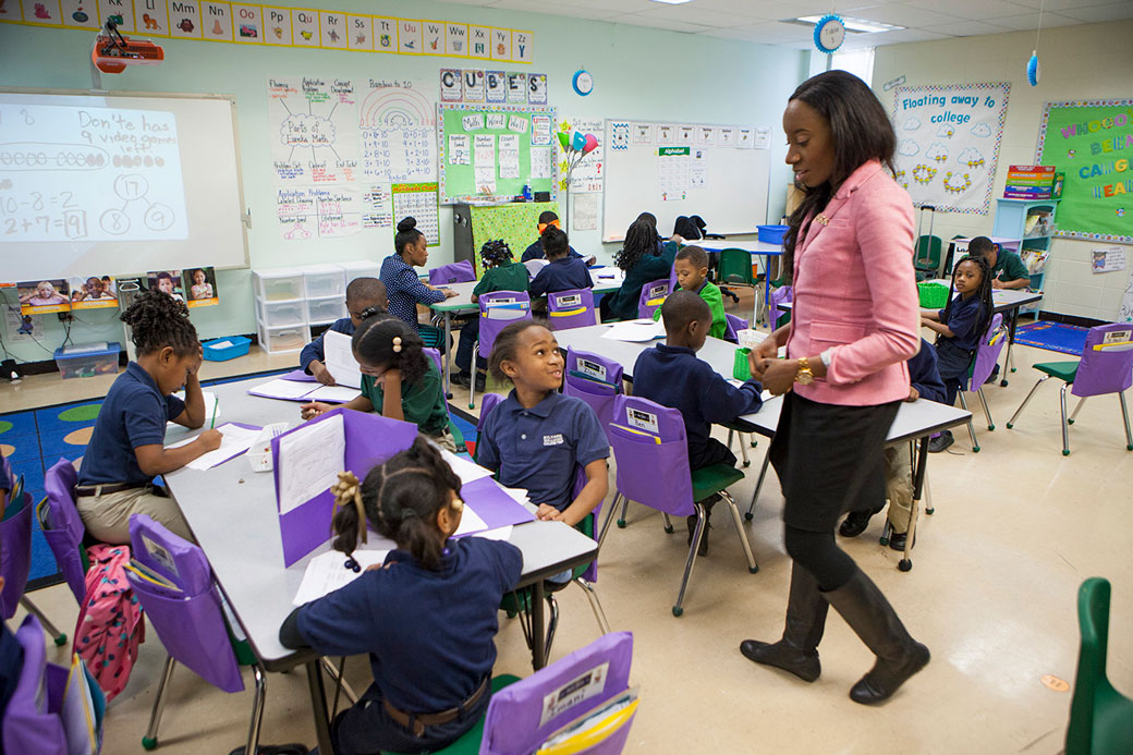 A principal visits a classroom at a New Orleans elementary school, January 2015. (Getty/Melanie Stetson Freeman/The Christian Science Monitor)