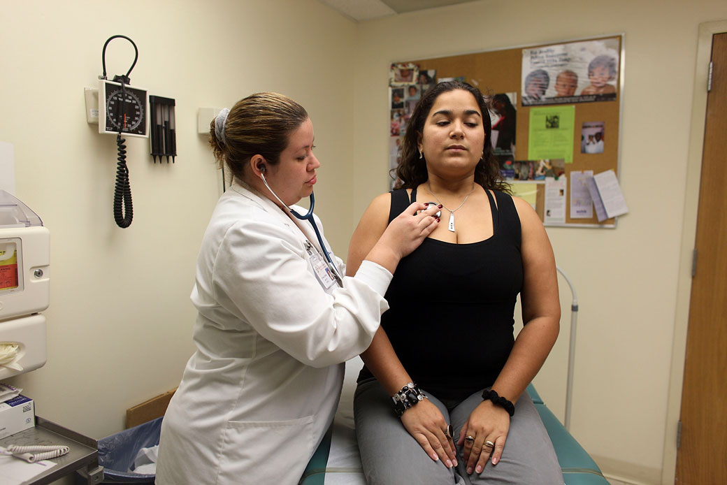 A patient is examined by her OB-GYN in a Hialeah, Florida, reproductive health center, September 2009. (Getty/Joe Raedle)