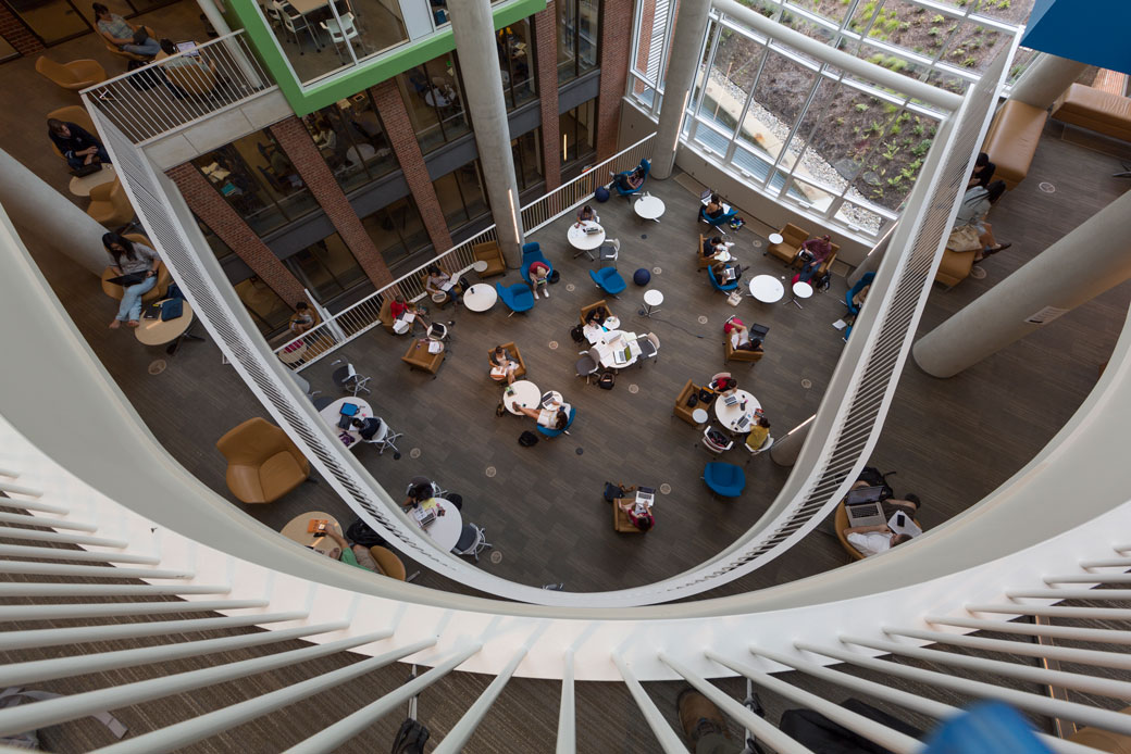 College students use the learning commons at a private university in Baltimore, October 2012. (Getty/Buyenlarge/Carol M. Highsmith/)