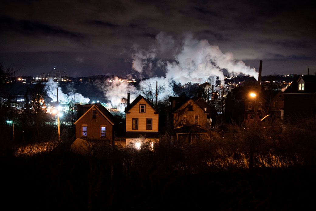 A neighborhood sits in front of the Edgar Thomson Steel Works mill in Braddock, Pennsylvania, January 2020. (Getty/Brendan Smialowski/AFP)