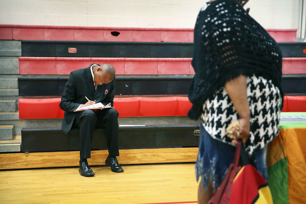 A man fills out an application at a job fair in Chicago on June 12, 2014. (Getty/Scott Olson)