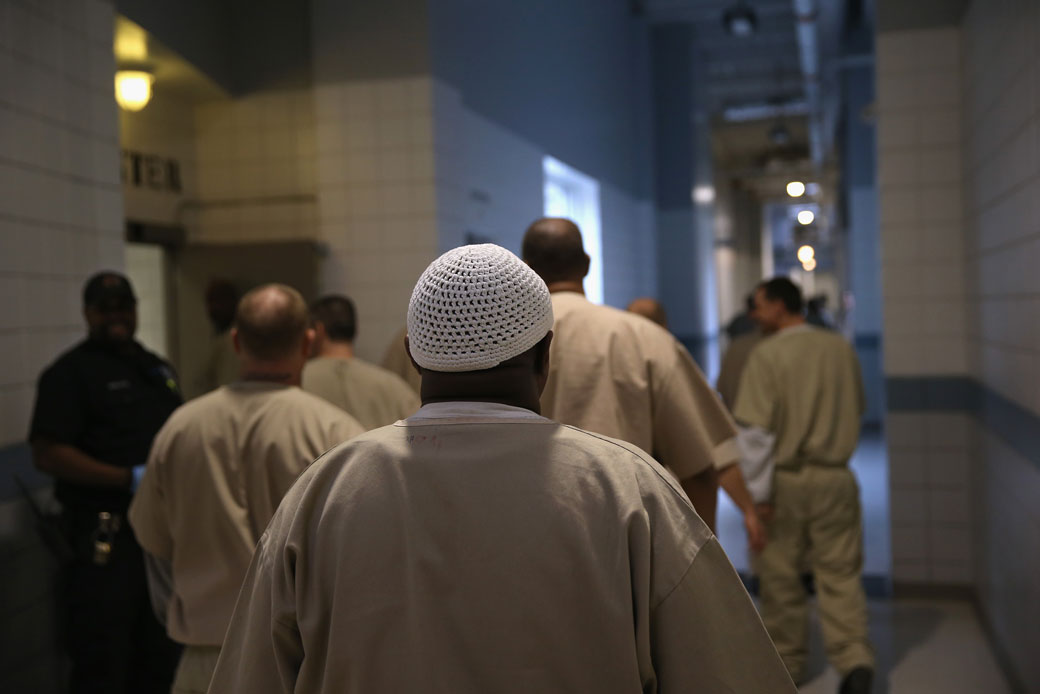 Incarcerated military veterans walk to the dining hall at an Enfield, Connecticut, rehabilitation center that helps to prepare inmates for successful reentry into society, May 2016. (Getty/John Moore)