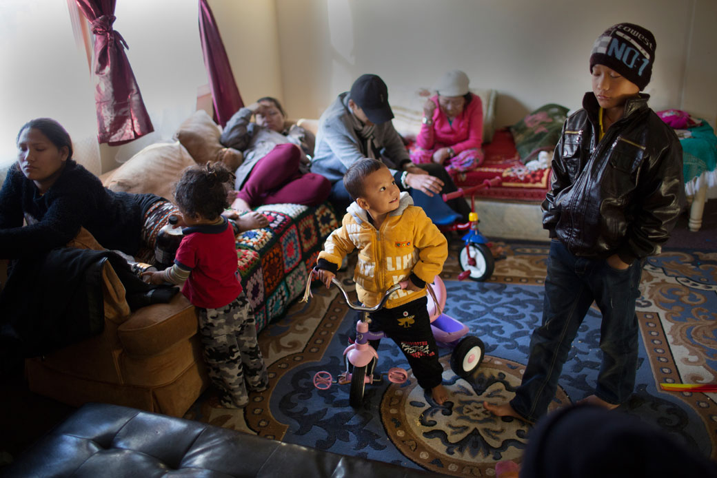 Members of an extended family gather together in their living room in Burlington, Vermont, December 2015. (Members of an extended family gather together in their living room in Burlington, Vermont, December 2015.)