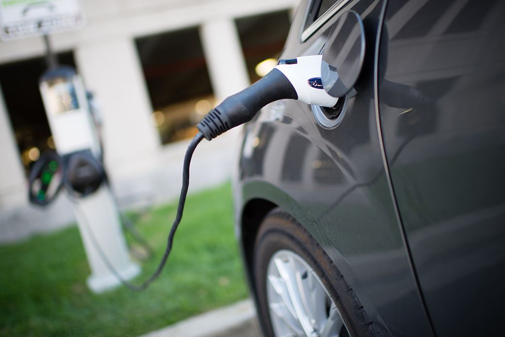 Americans' views of electric cars as gas alternative are mixed