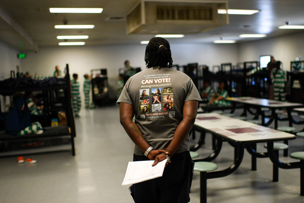 The deputy director of Colorado Criminal Justice Reform Coalition speaks to a room of female inmates about their voting rights in September 2018, Denver, Colorado. (Getty/AAron Ontiveroz)
