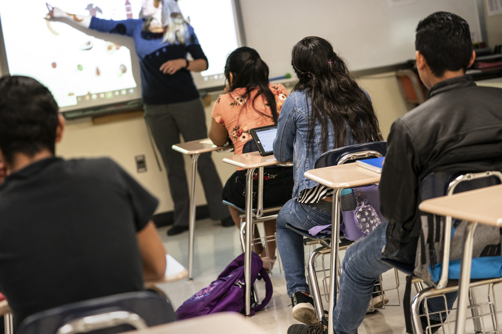 WORTHINGTON, MN - SEPTEMBER 5: Students engage in a vocabulary lesson in a newcomers ESL class at Worthington High School in Worthington Minn., September 5, 2019. There are around seven ESL classes going on per period to cover the need for new student arrivals. (Photo by Courtney Perry/For the Washington Post)