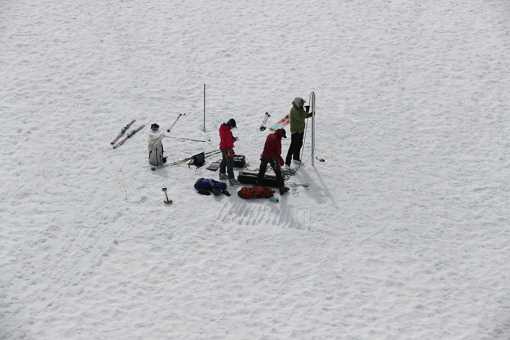 Scientists with the Rocky Mountain Science Center and the U.S. Geological Survey take core samples on the Wolverine Glacier near Primrose, Alaska,
September 2019. (Getty/Joe Raedle)