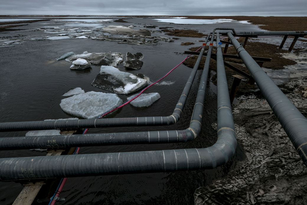 Pipelines extend across the landscape outside Nuiqsut, Alaska, May 2019. (Getty/Bonnie Jo Mount/The Washington Post)