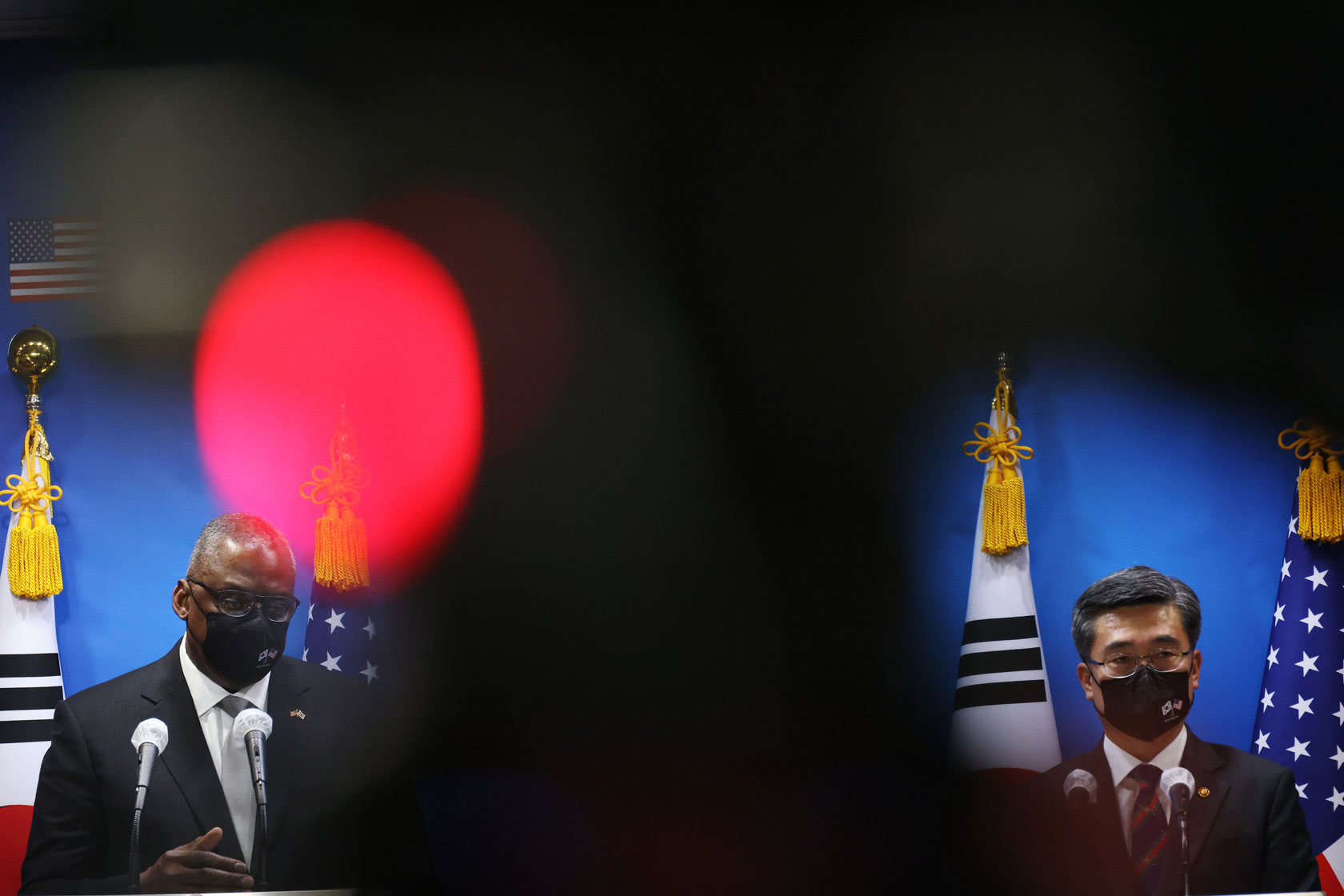 U.S. Secretary of Defense Lloyd Austin and South Korean Defense Minister Suh Wook attend a news conference.