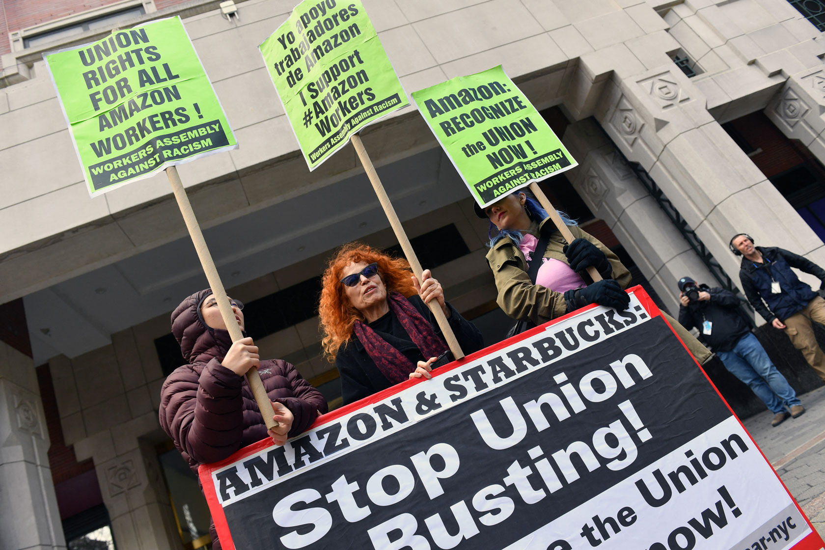 Amazon workers protest on April 1, 2022, as they vote for the unionization of an Amazon warehouse.