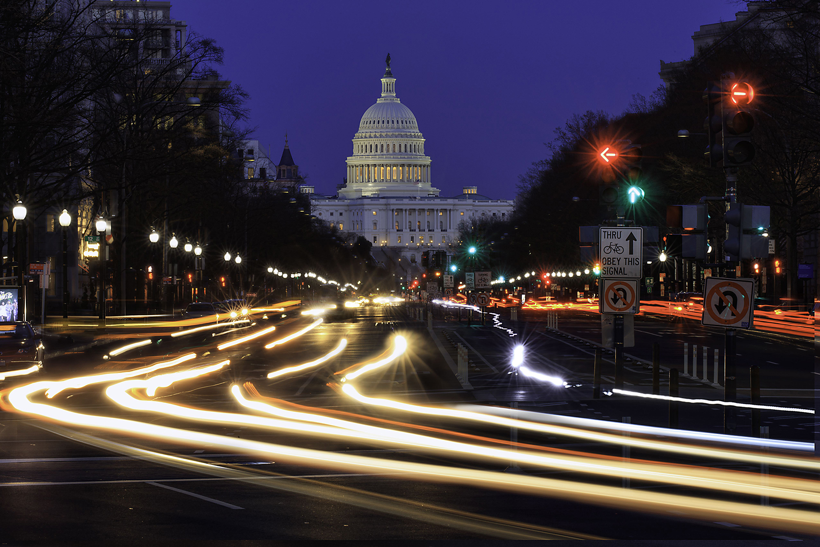 Traffic with Capitol Building in background