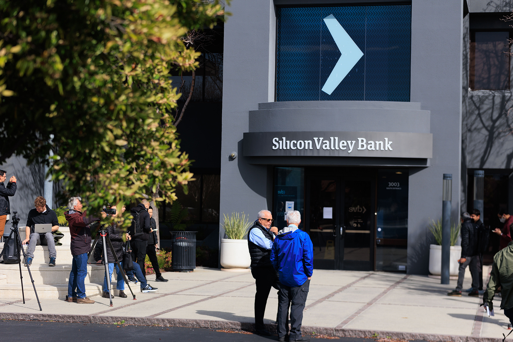 People outside Silicon Valley Bank building