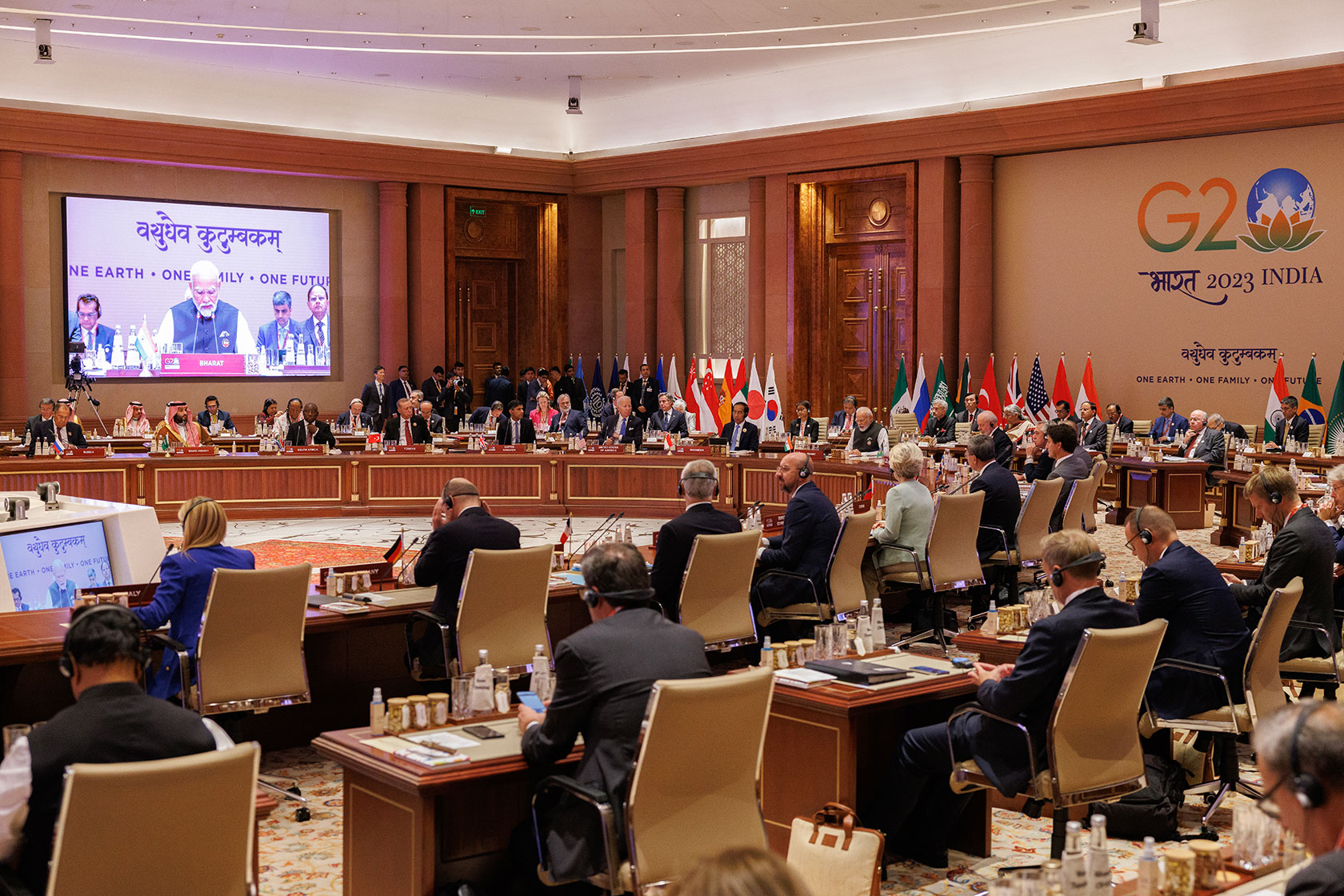 Prime Minister of India Narendra Modi welcomes leaders during opening session of the G20 Leaders‘ Summit.