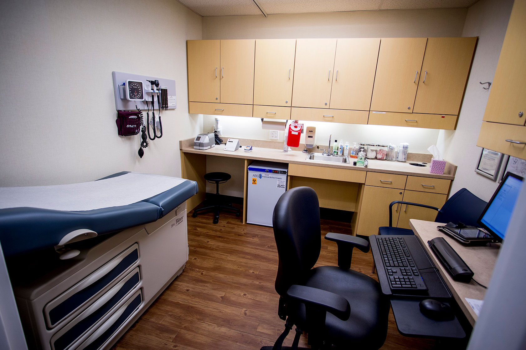 An exam room in a CVS minute clinic set up like a doctor's office