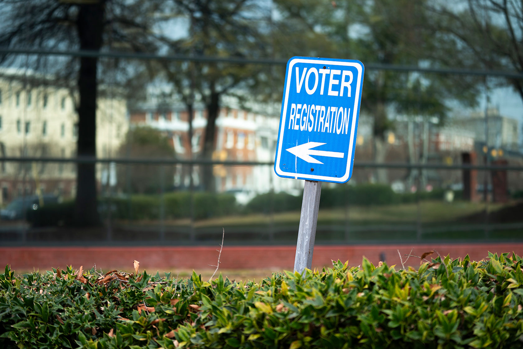 Sign reading voter registration, with an arrow pointing the way underneath