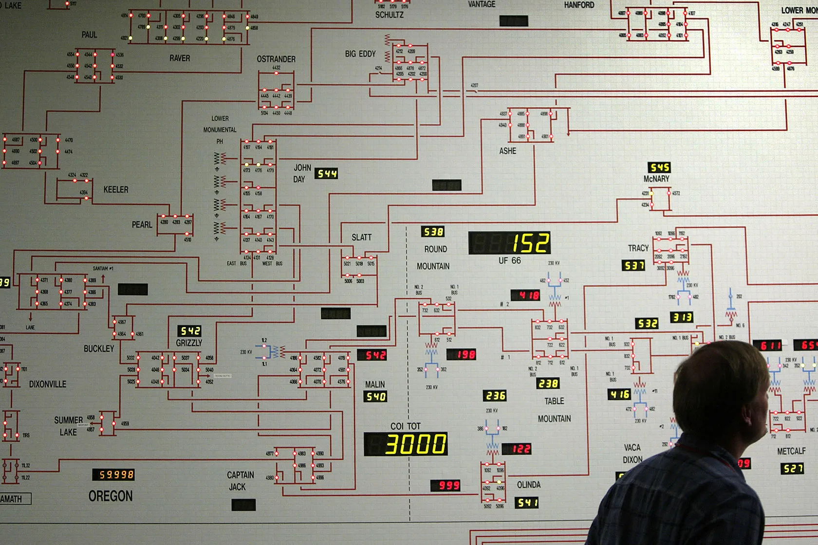 Dynamic map board with lights and place labels