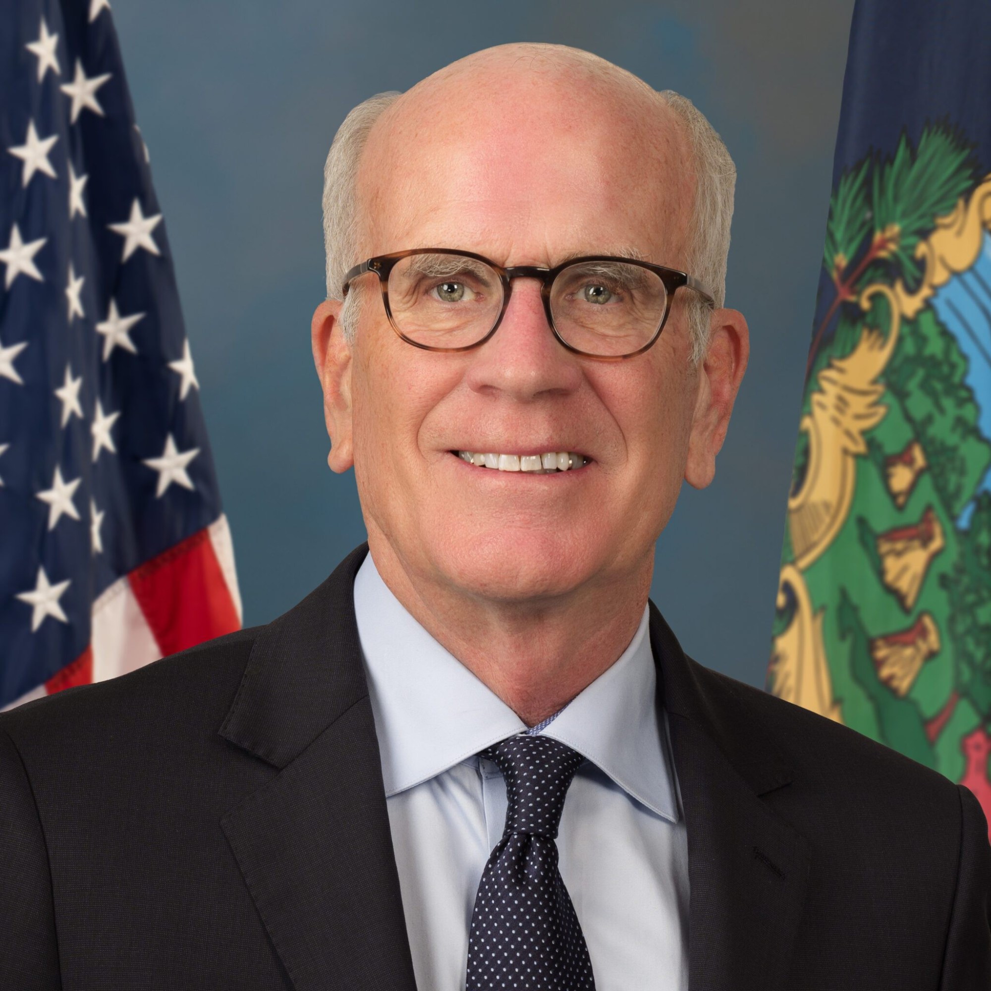 Official portrait of Sen. Peter Welch